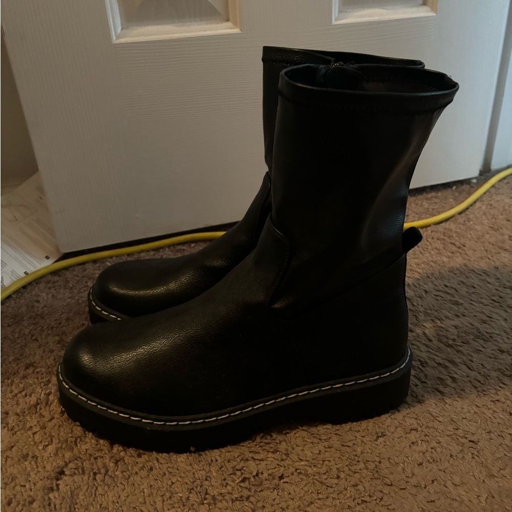 Black boots size 10